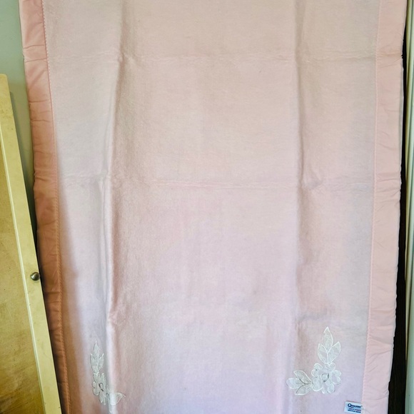 Quiltex Vintage Soft Pink Blanket with Floral Embroidery NEW